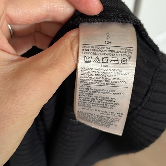 Black Old Navy Maternity/nursing Mockneck ribbed midi dress - Picture 4 of 6